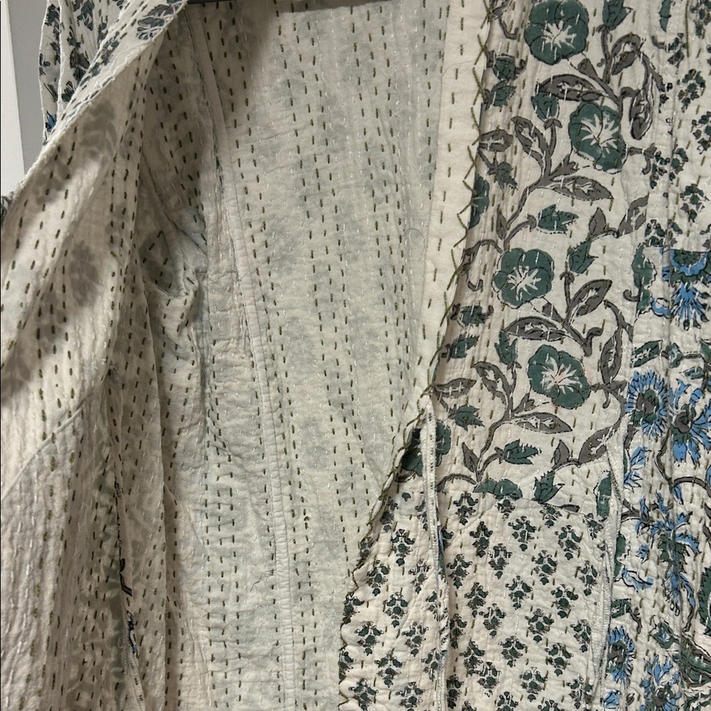 Versatile Floral Patterned Jacket - Picture 2 of 3